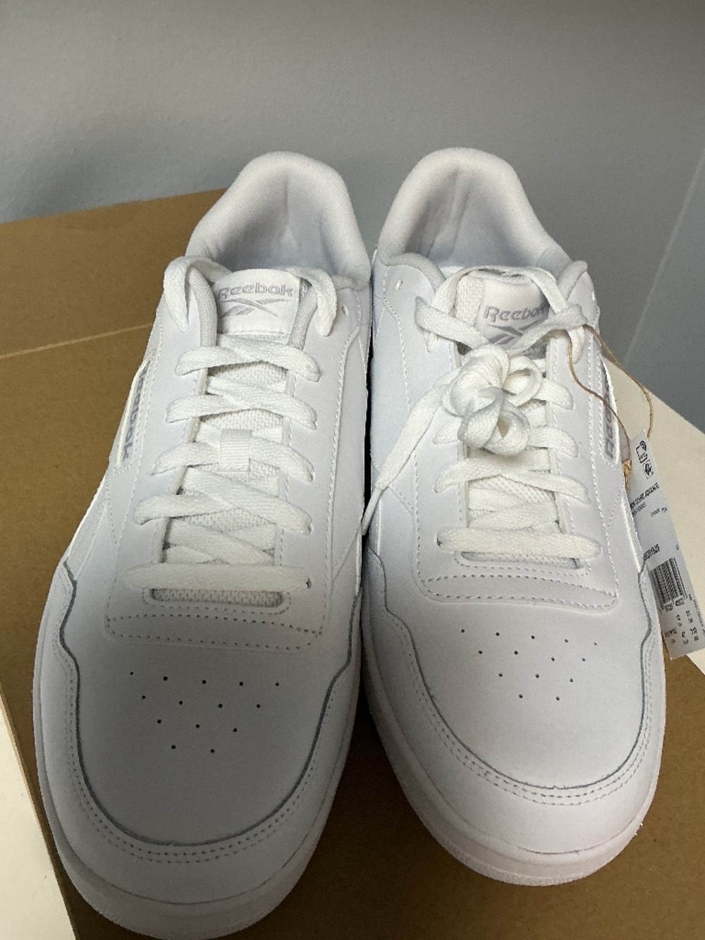 Reebok Court Advance unisex solid white tennis shoes size M/13 and W/14.5